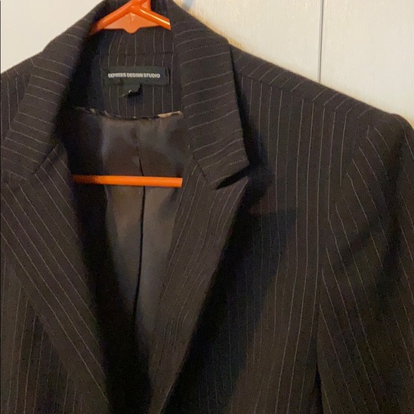 EXPRESS - Picture 2 of 3